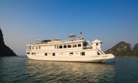 Entdeckung Ha Long Bucht mit dem Schiff